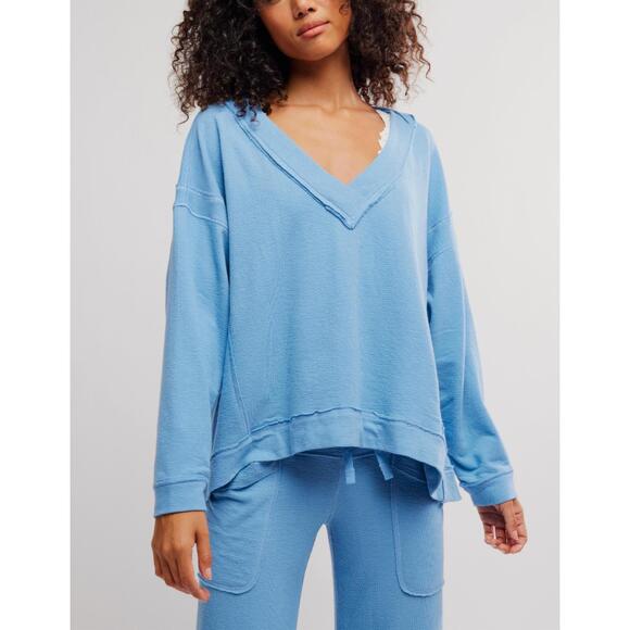 FREE PEOPLE Tops - NEW FREE PEOPLE staycation pullover in blue